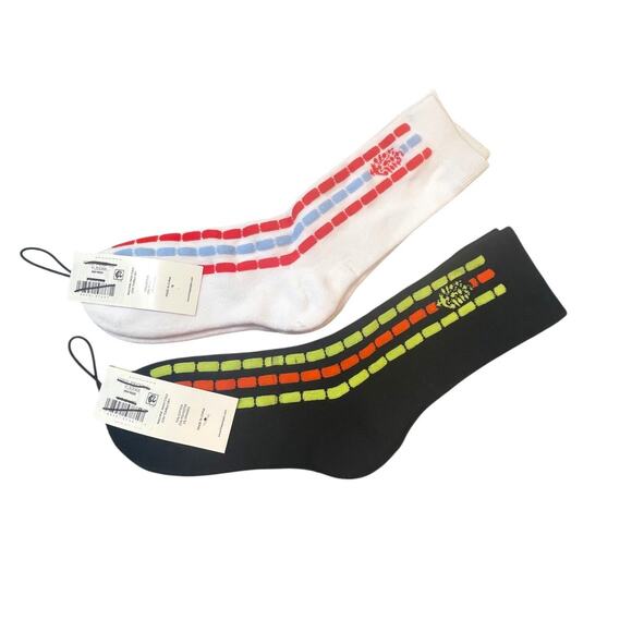 Free People Fast Lane Crew Socks Bundle of 2 Pairs White and Black NEW - Picture 6 of 7